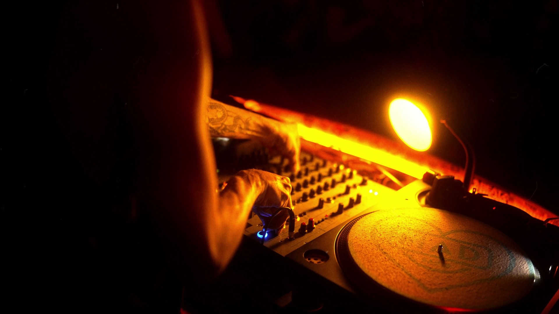 RECORDS — DJ SET· 2028 dirigido por AMDEO Productions, filmmaker en Medellín, Colombia (PROMO VIDEO)